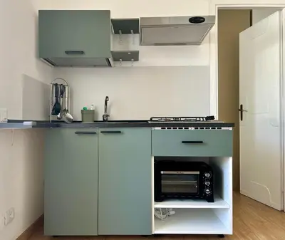 a kitchen with a stove and a microwave at Charlotte in Palermo