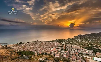 a city on the shore of a body of water at Appartamento vicino Palermo - 2 bedr in Trabia in Trabia