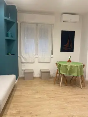 a room with a table with a green table cloth at Toselli 32 in Palermo