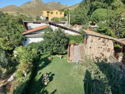 an aerial view of a house with a garden at Rifugio panoramico in Montelepre