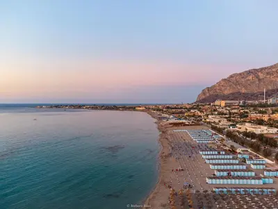 an aerial view of a beach with umbrellas at Cavalluccio Marino Holiday in Isola delle Femmine