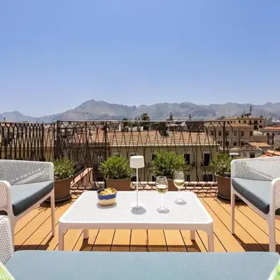 Apartment with 2 Terraces near Teatro Massimo