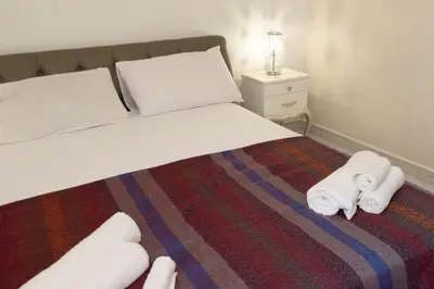 a bedroom with a bed with towels on it at Appartamento centrale 2 camere a Termini Imerese - Marconi House in Termini Imerese