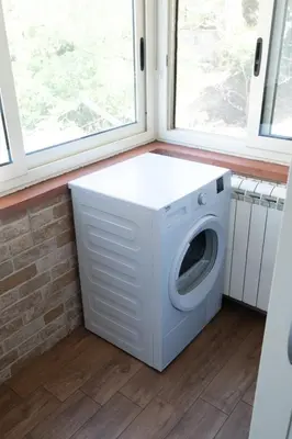 a washing machine in a room with two windows at Appartamento centrale 2 camere a Termini Imerese - Marconi House in Termini Imerese