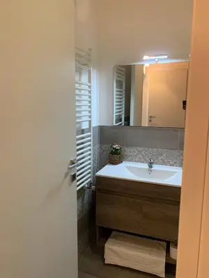 a bathroom with a sink and a mirror at U muragghiuni n3 in Lascari