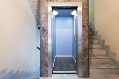 a hallway with a blue door and stairs at Dimora Al-Noor in Palermo