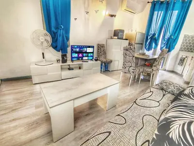 a living room with a desk and a tv at subway apartment in Palermo