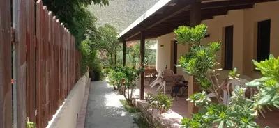 a courtyard of a house with chairs and plants at Aquilone in Castelluzzo