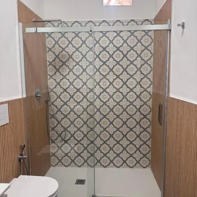 a bathroom with a shower with a toilet in it at Cocciu d'amuri a casa in Terrasini