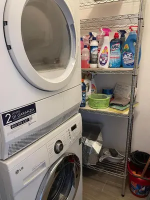 a washer and dryer in a laundry room at Dimora Normanna in Palermo