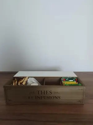 a box with writing on it sitting on a table at Gold Rooms in Carini
