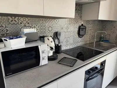 a kitchen with a microwave and a sink at Case Vacanze Villa Parisi in Bagheria
