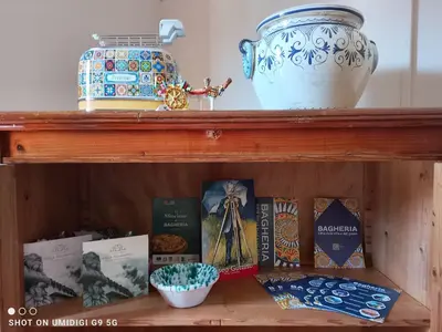 a wooden shelf with books and a vase on it at Il Gelsomino in Bagheria