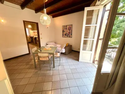 a living room with a table and a couch at Mandarhouse Dante in Palermo