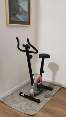 a exercise bike sitting on a rug next to a wall at La casetta di Totò in Palermo
