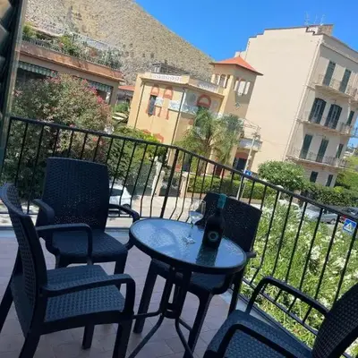 Mondello beach house with terrace 2 steps from the sea
