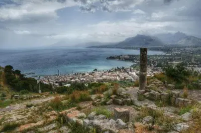 a view of a city and a body of water at SOLUNTUM - locazione turistica in Santa Flavia