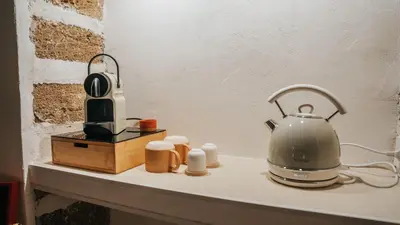 a tea kettle sitting on top of a counter at Zahira suite&spa in Palermo