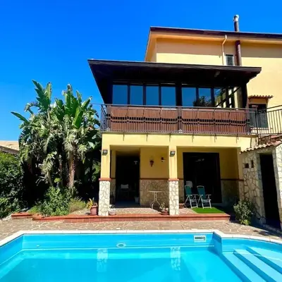 Villa in Palermo near the Sea