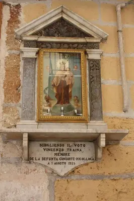a painting on the side of a building at Le Gemme di Ballarò in Palermo