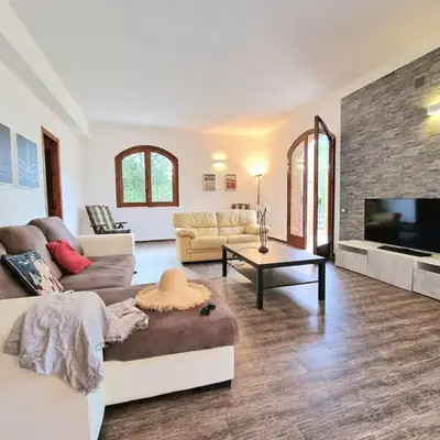 Villa Giacoma hot tub and garden