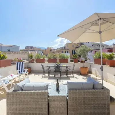 The Urban Retreat - Relax in the Historic Center