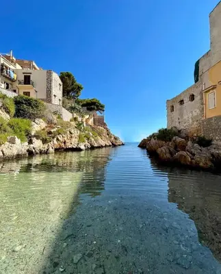 a body of water next to some buildings at Seahouse Casa vacanze Studiocantieri in Santa Flavia