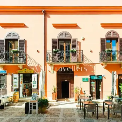Elegante palazzo storico con splendida vista mare