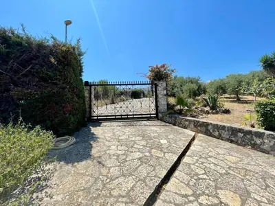 a gate to a garden with a stone walkway at Villa Dorotea in Castellammare del Golfo