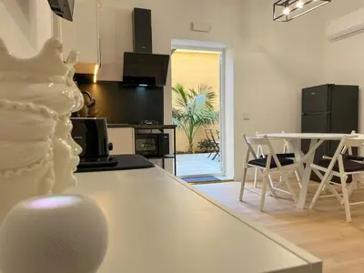 a kitchen and dining room with a table and chairs at Oasi urbana Palermo in Palermo