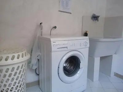 a washing machine in a bathroom with a toilet at Casaulente Mare in Alcamo Marina