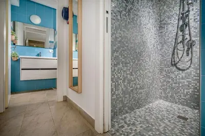 a bathroom with a shower with blue walls at Villa Sikelia con fantastica piscina in Alcamo