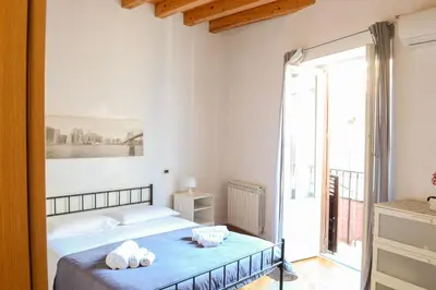 a bedroom with a bed with two towels on it at Appartamento moderno tra Stazione, Via Maqueda e Ballarò in Palermo