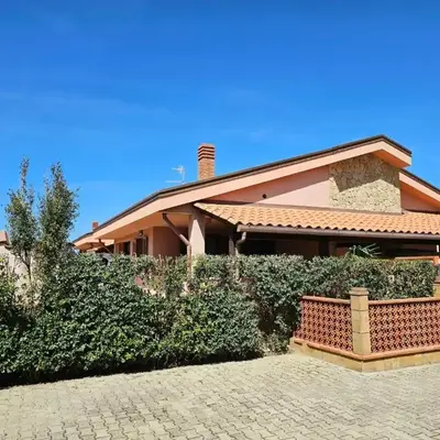 Holiday Home Villa mit Wasserblick by Interhome