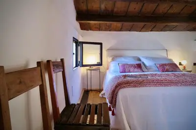 a bedroom with a white bed and a window at Villa Halcón, casale con piscina tra gli ulivi, vicino al mare tra Balestrate e Alcamo in Partinico