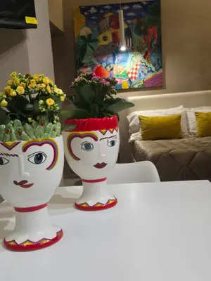 two vases sitting on a table with flowers in them at Venticinque Passi - nel cuore di Palermo in Palermo