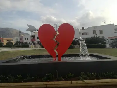 two red hearts in a fountain in a park at Case Vacanze Terra Sinus in Terrasini