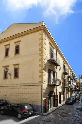 a building with cars parked in front of it at Appartamento Delle Pergole in Palermo