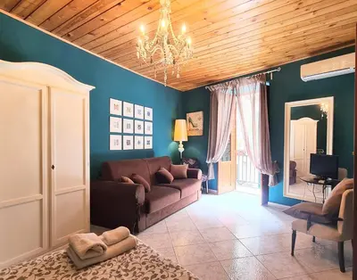 a living room with a brown couch and blue walls at Casakameusa in Palermo