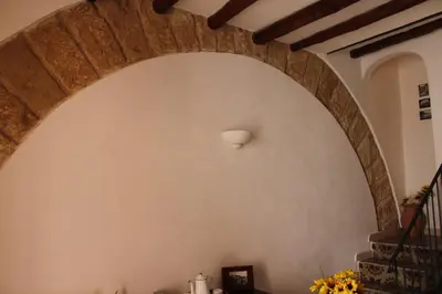 a room with a large archway in a building at Soleluna in Castellammare del Golfo