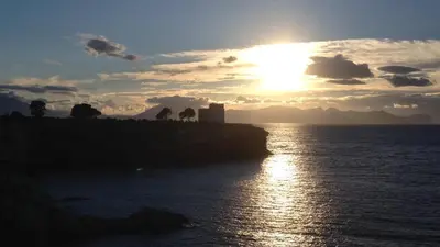 a sunset over a body of water with the sun at Casa Vacanze Chiara in Terrasini