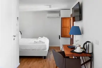a bedroom with a bed and a desk with a desk at Sopra Le Mura in Castellammare del Golfo