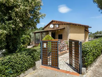a house with a gate in front of it at Villa Cocos in Casteldaccia