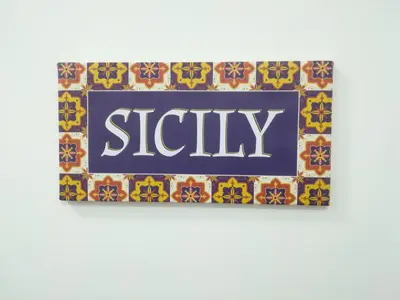 a sign with the word softly on a tile wall at La Dimora dei sette Arcangeli in Palermo