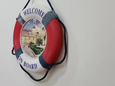 a medal with a picture of a building at Vista sul porto in Palermo