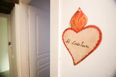 a heart pinned to a door with a flower on it at Bedda Mari Rooms & Suite in Palermo