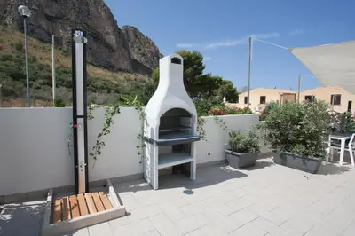 a pizza oven sitting on top of a white wall at Casa Azzurra by Un mare di Blu in Macari