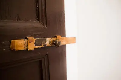 a wooden door with a rusty door handle at Chibedda Dimora Cesca in Castellammare del Golfo