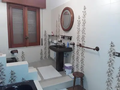 a bathroom with a sink and a mirror at Elimo Affittacamere - Casa Vacanze di Scardino Leonardo in Poggioreale