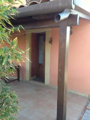an outside view of a house with a door at Le 3 tartarughe in Lascari